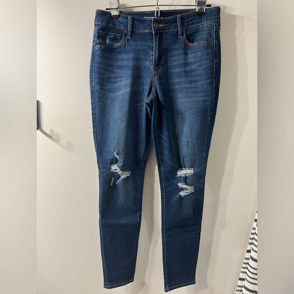 Old Navy Rockstar Jeggings. 6. Distressing. Minimal wears.